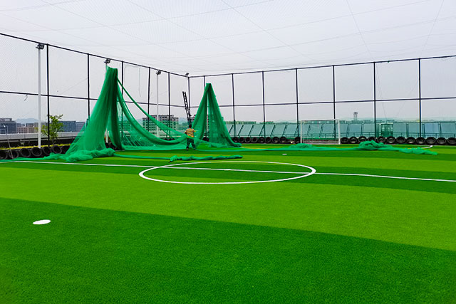 屋頂足球場(chǎng)